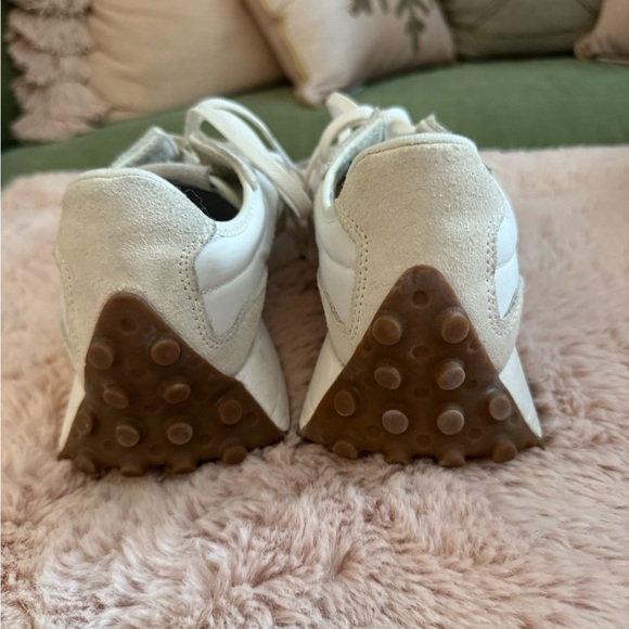 New Balance 327 Stylish Women's Leopard Print Sneakers - Picture 3 of 3